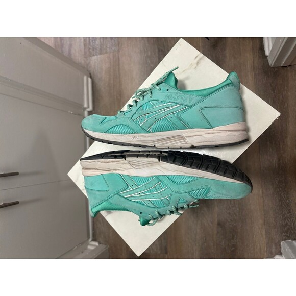 Athletic_Shoes